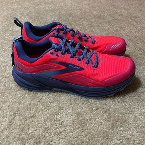 Brooks Cascadia 16, hot pink, women’s size 9.5